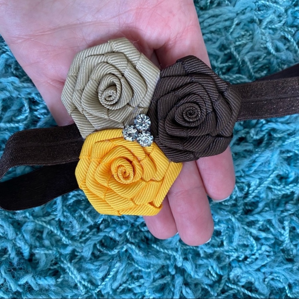 Lot of 6 baby headbands
White, pink, purple, brown, mustard, beige, black, blue - Picture 6 of 13